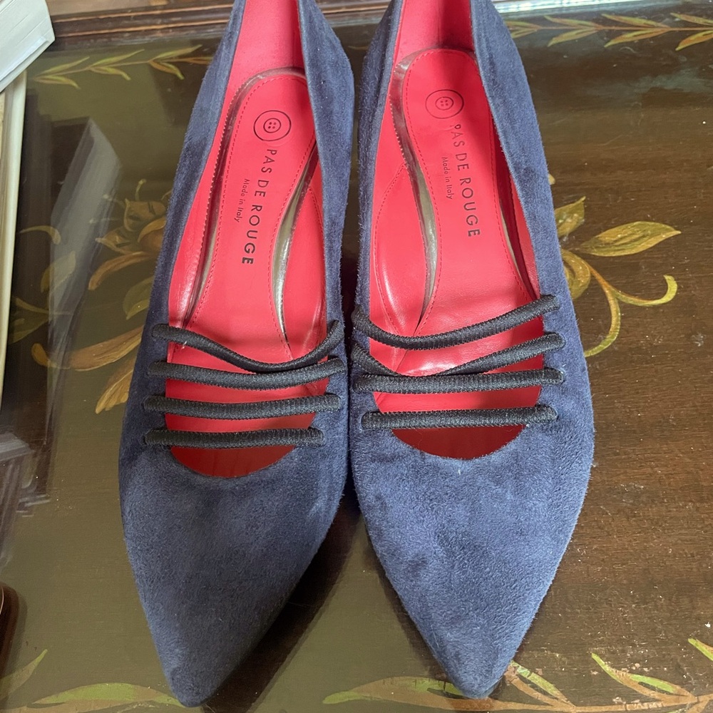 Pas de Rouge blue suede shoes, size 39 (about 8). Very good used condition.